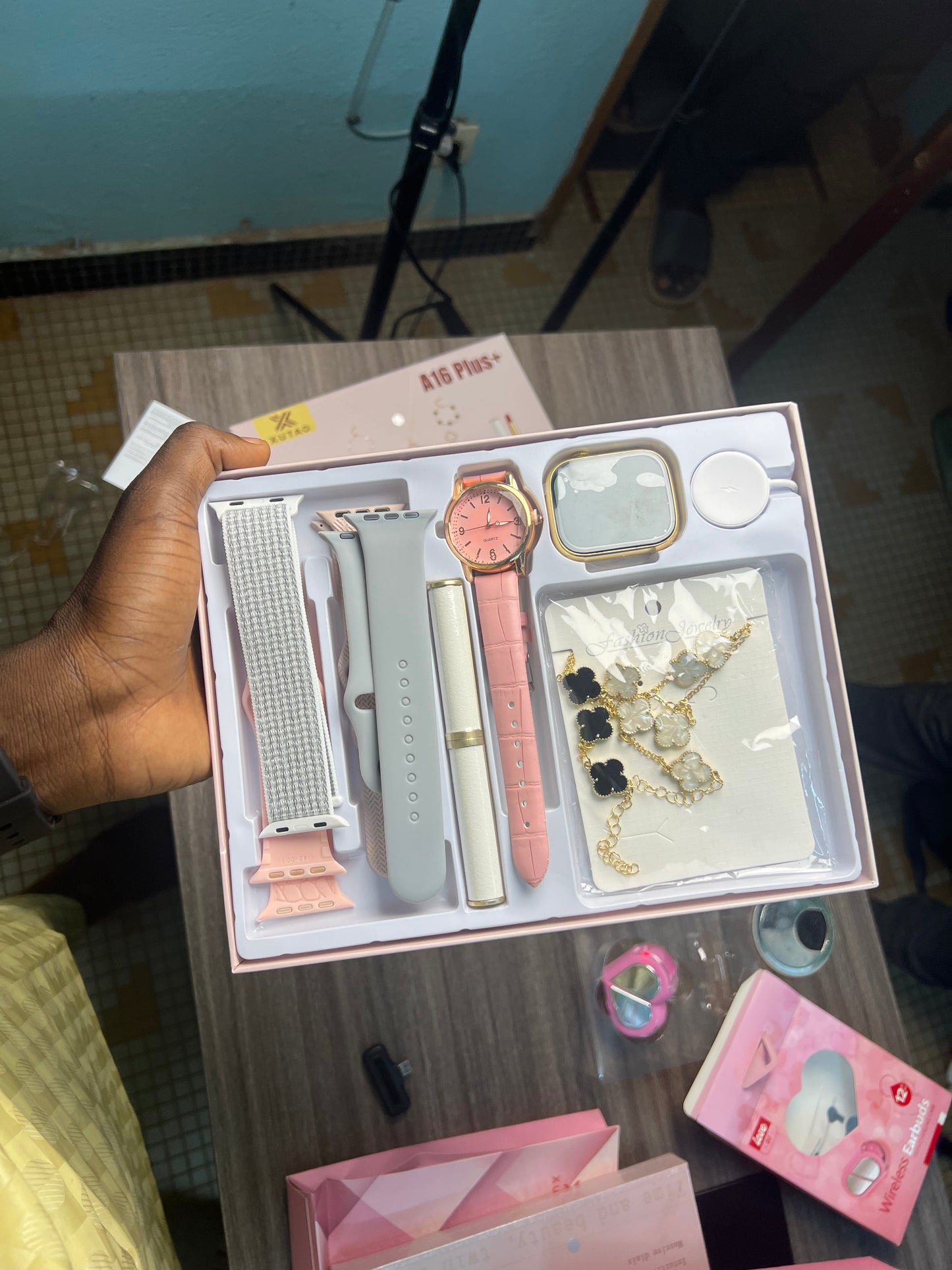 💎 Kit Premium Plus – Montre Connectée A16 Plus+ & Écouteurs Love 1 TWS